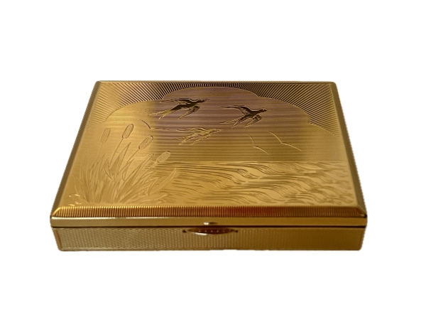 Polvera con caja de música